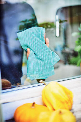 Tupperware Microfiber Window Towel 